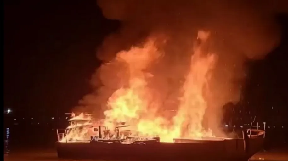 নৌপুলিশের হাই-স্পিড বোটে আগুন, এক পুলিশ সদস্য দগ্ধ